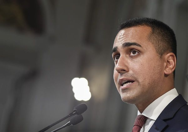 GOVERNO, DI MAIO “BASTA RINCORRERE RENZI, DIAMOCI REGOLE DI INGAGGIO”