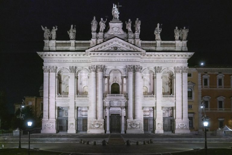 ROMA: NUOVA ILLUMINAZIONE PER LA BASILICA DI SAN GIOVANNI IN LATERANO