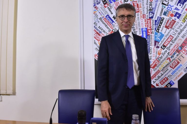 LE TANGENTI SI “SMATERIALIZZANO”. MENO CONTANTI, PIÙ POSTI DI LAVORO