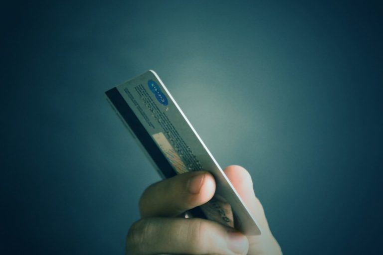 SUI PAGAMENTI ELETTRONICI IL GOVERNO APRE AGLI ESERCENTI