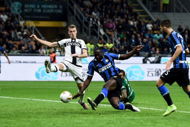 FALLISCE OPERAZIONE SORPASSO, INTER-PARMA 2-2