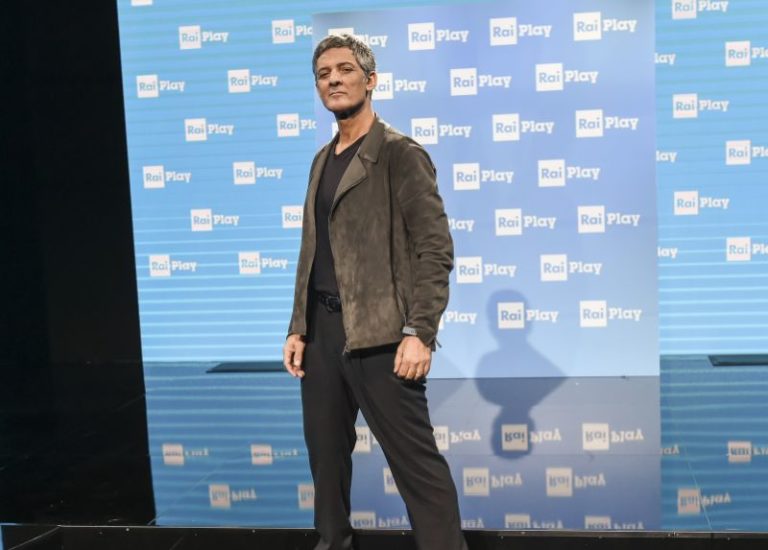 FIORELLO RIPARTE DA RAIPLAY “A QUASI 60 ANNI SONO IL NUOVO CHE AVANZA!”