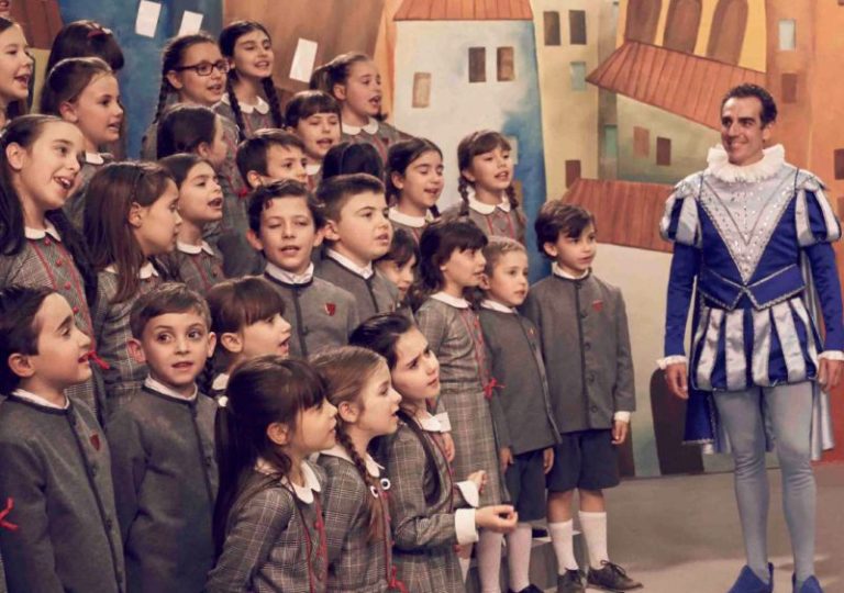 “I RAGAZZI DELLO ZECCHINO D’ORO”, SU RAI1 TORNA IL MAGO ZURLÌ