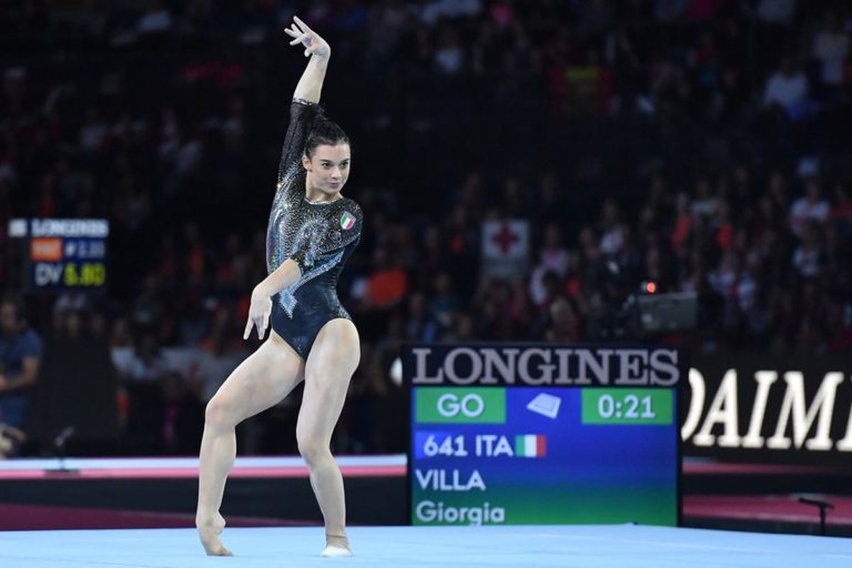 BILES ORO NELL’ALL AROUND, VILLA CHIUDE 16^