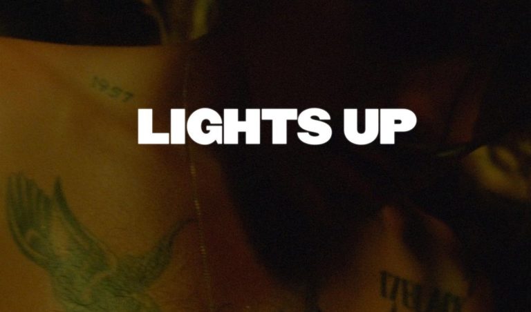 HARRY STYLES TORNA CON “LIGHTS UP”