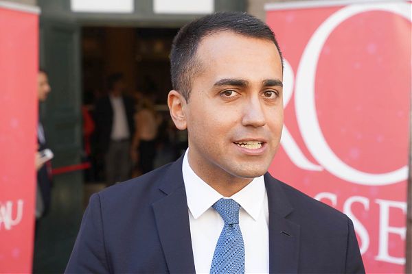 DI MAIO “BASTA RINCORRERE RENZI”