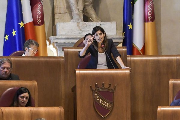 RAGGI “NESSUNA EMERGENZA SANITARIA A ROMA”