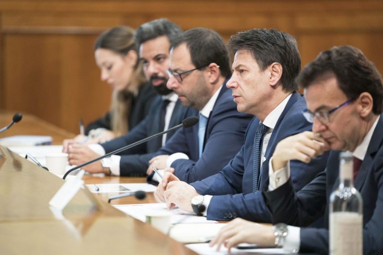 WHIRLPOOL, GOVERNO INCONTRA I SINDACATI