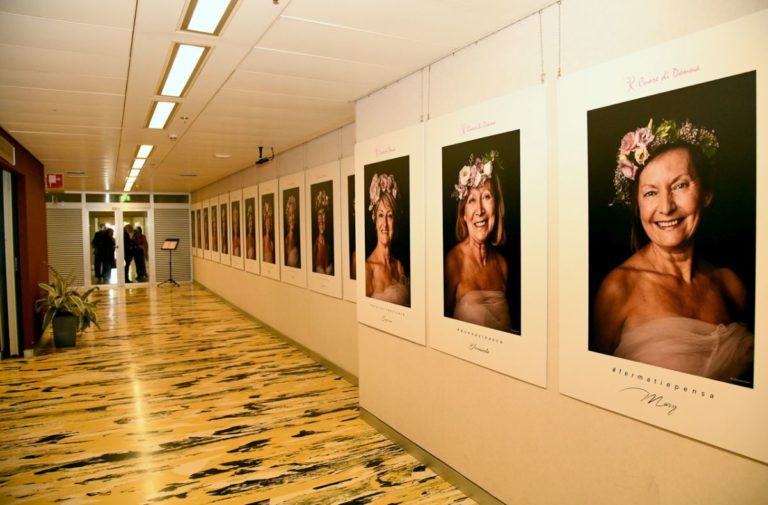 TUMORE AL SENO, MOSTRA AL FEMMINILE A PALAZZO PIRELLI