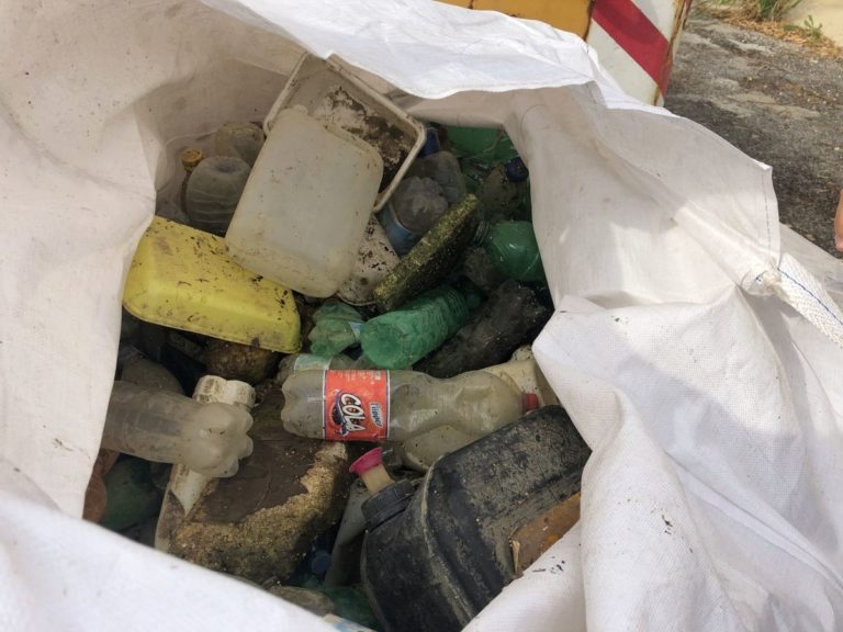BARRIERE SUL TEVERE PER RACCOGLIERE LA PLASTICA