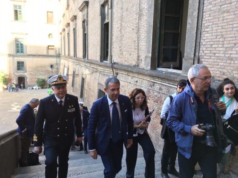 RIFIUTI A NAPOLI, COSTA “INCONTRERÒ DE MAGISTRIS”