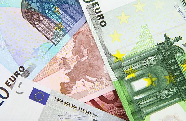 NELL’AREA EURO CRESCITA A RITMI MODERATI