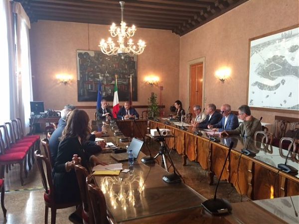 VENETO: PORTO MARGHERA, MARCATO INCONTRA VERTICI VERSALIS