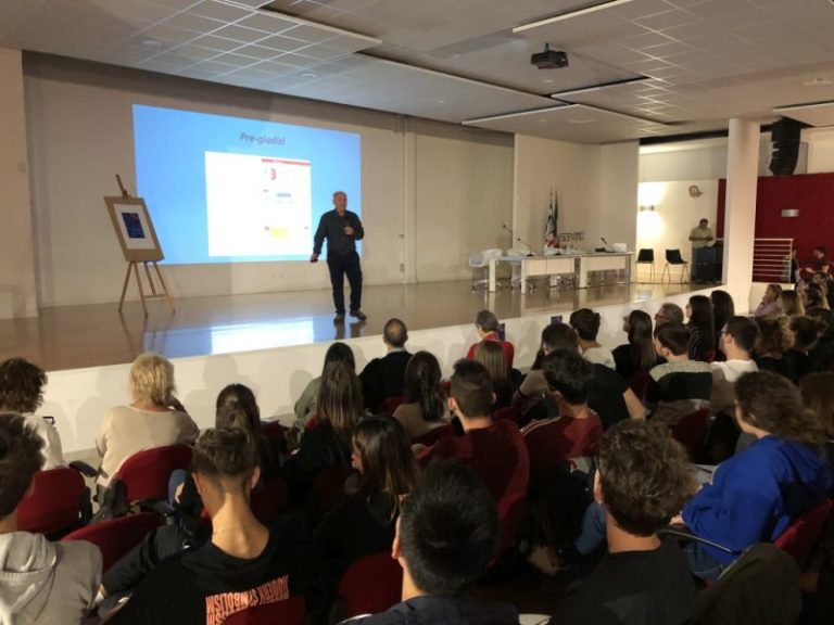 A BARI L’UNISTEM TOUR PER LA CULTURA SCIENTIFICA