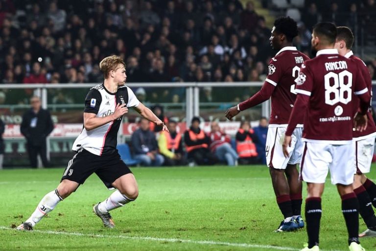 DE LIGT STENDE IL TORO, ALLA JUVE DERBY E PRIMATO