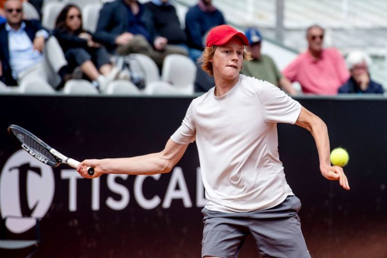 Grande Italia al Roland Garros, cinque azzurri avanti