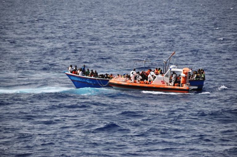 NAUFRAGIO LAMPEDUSA, RECUPERATI 5 CADAVERI