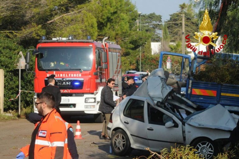 AUTO TRAVOLGE UN GRUPPO DI OPERAI NEL LECCESE, 4 MORTI
