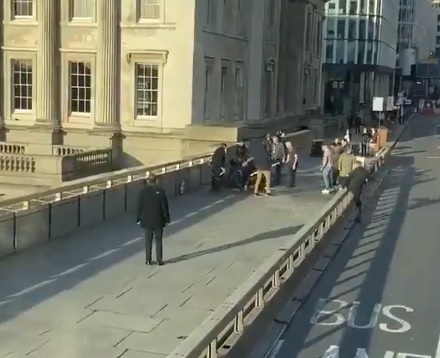 PAURA A LONDRA, ACCOLTELLAMENTI SUL LONDON BRIDGE