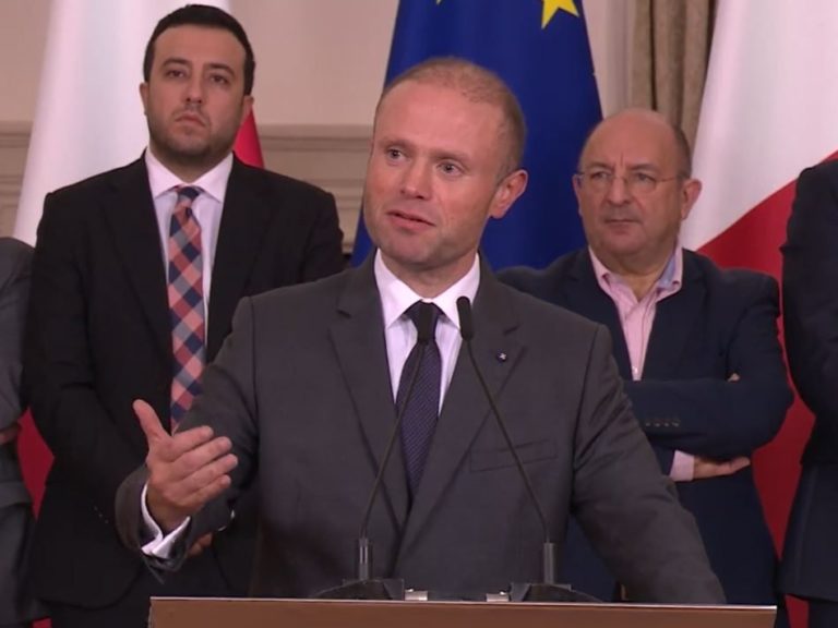 MALTA, MUSCAT GETTA LA SPUGNA E ANNUNCIA CHE SI DIMETTERÀ