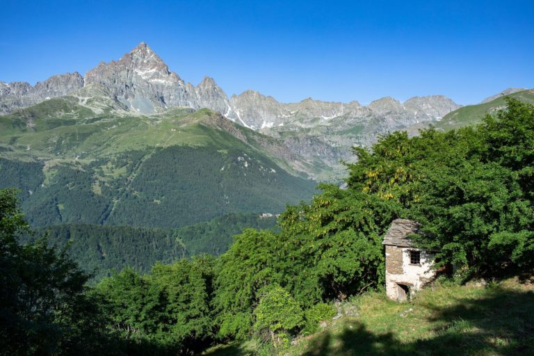 AMBORNETTI MONVISO RETREAT, RESORT SULLE ALPI