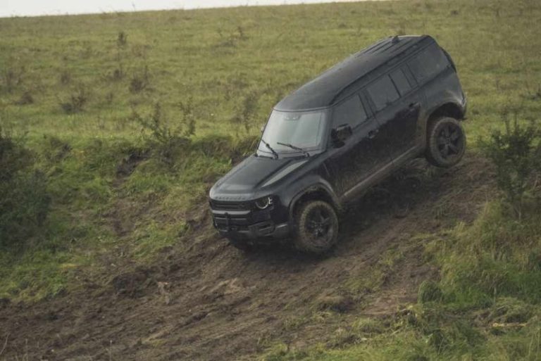 NUOVA DEFENDER AFFRONTA LA PROVA PIU’ DURA CON 007