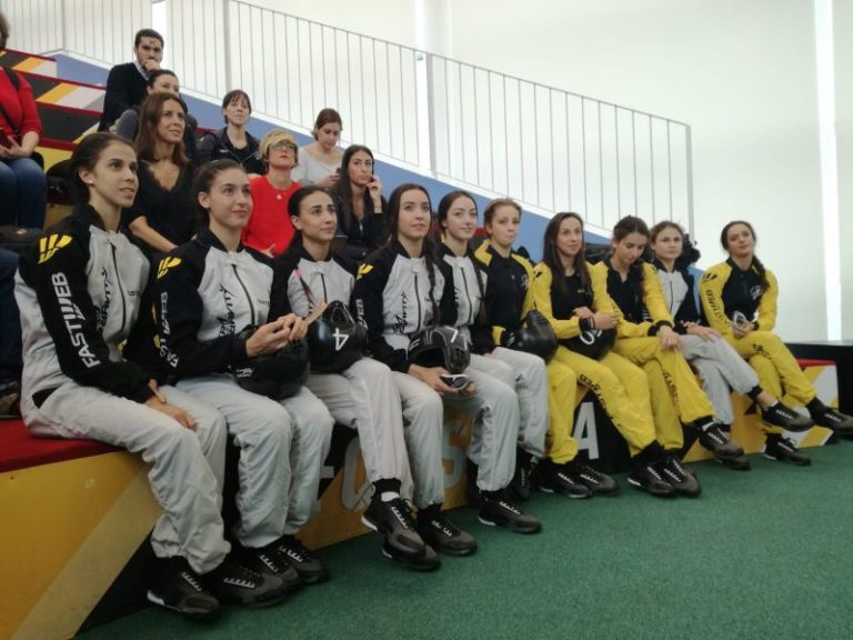 FARFALLE IN VOLO CON VISTA SUL “TROFEO 150 ANNI”