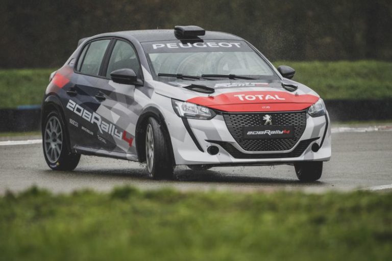 PEUGEOT SPORT TOGLIE VELO ALLA NUOVA 208 RALLY 4
