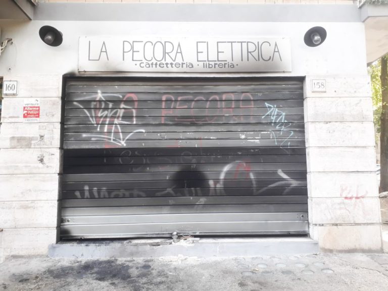 ROMA, NUOVO INCENDIO ALLA LIBRERIA “PECORA ELETTRICA”
