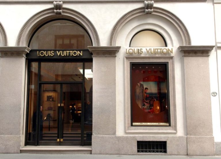 LOUIS VUITTON ACQUISTA TIFFANY