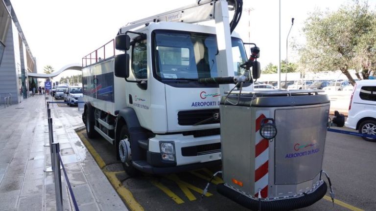 UN DE-ICER PER L’AEROPORTO DEL SALENTO