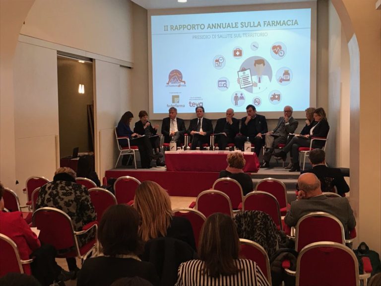 GLI ITALIANI SI FIDANO DELLE FARMACIE