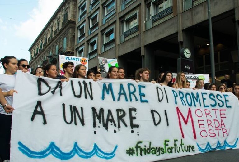 CLIMA, STUDENTI IN PIAZZA
