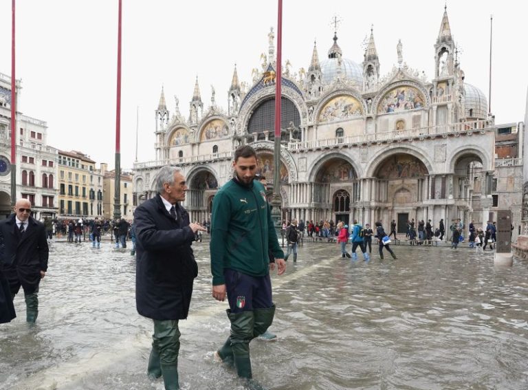 AZZURRI A PIAZZA SAN MARCO “VENEZIA SI RIALZERÀ”