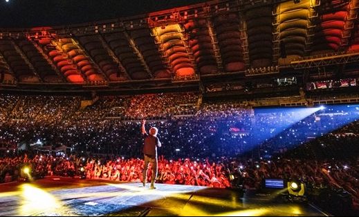 LIGABUE, A CAMPOVOLO LA FESTA PER I 30 ANNI CARRIERA