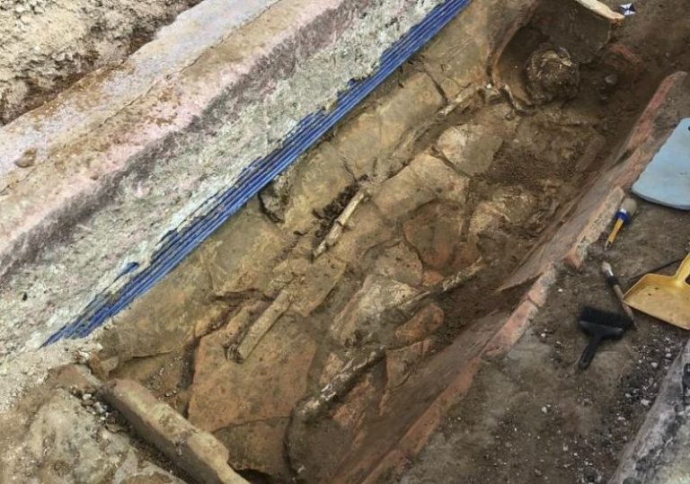 RITROVATO SARCOFAGO CON “OBOLO DI CARONTE”