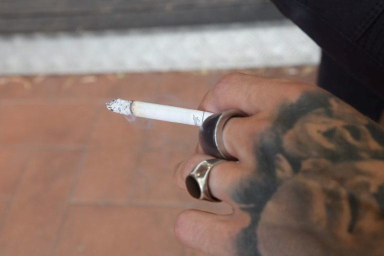 56,9% DEGLI STUDENTI NEL 2018 HA PROVATO UNA SIGARETTA