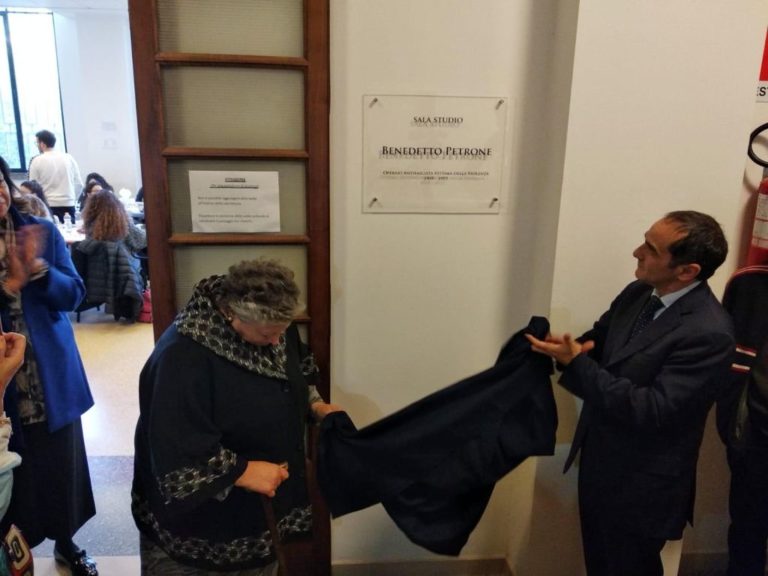 INTITOLATA AULA AD ANTIFASCISTA PETRONE UCCISO 42 ANNI FA