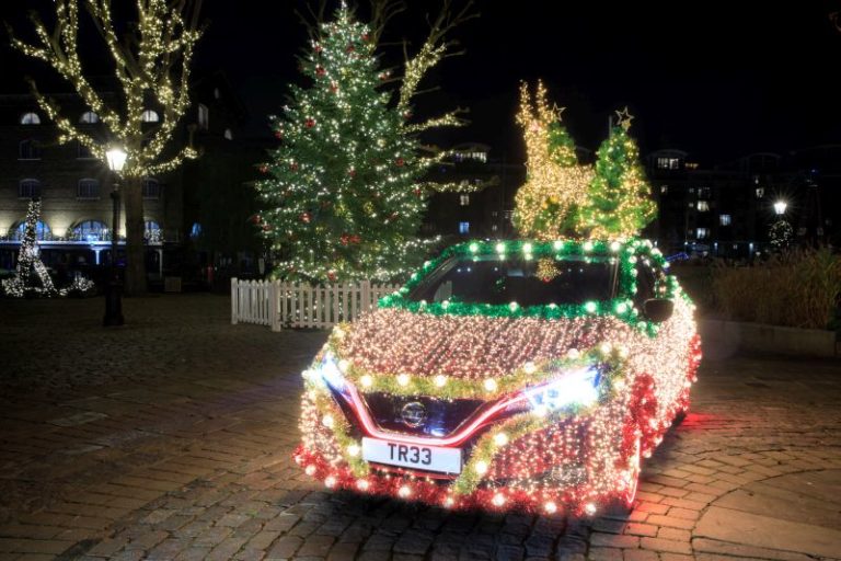 LEAF DIVENTA NISSAN TREE PER ELETTRIZZARE IL NATALE