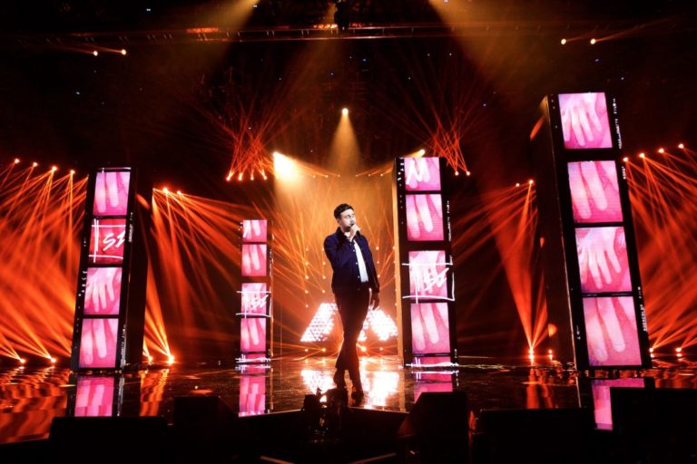 TAPPA A TORINO PER IL TOUR DI X FACTOR NELLE FILIALI BANCARIE