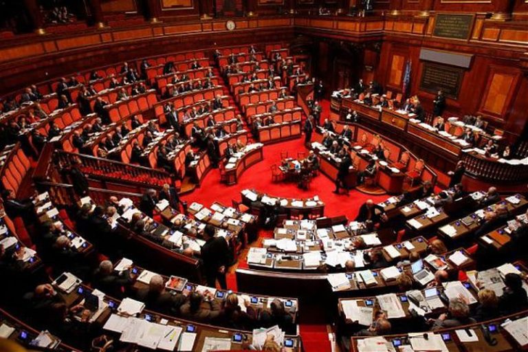 LA MANOVRA OTTIENE LA FIDUCIA IN SENATO