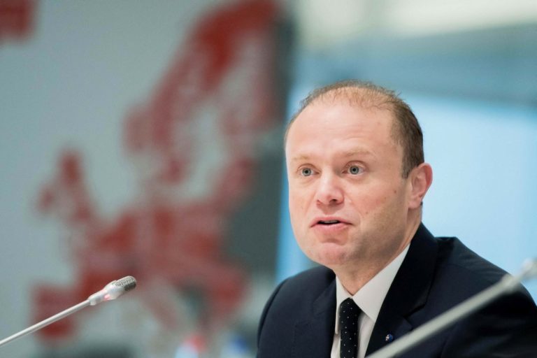 L’EUROPARLAMENTO CHIEDE LE DIMISSIONI DEL PREMIER MALTESE
