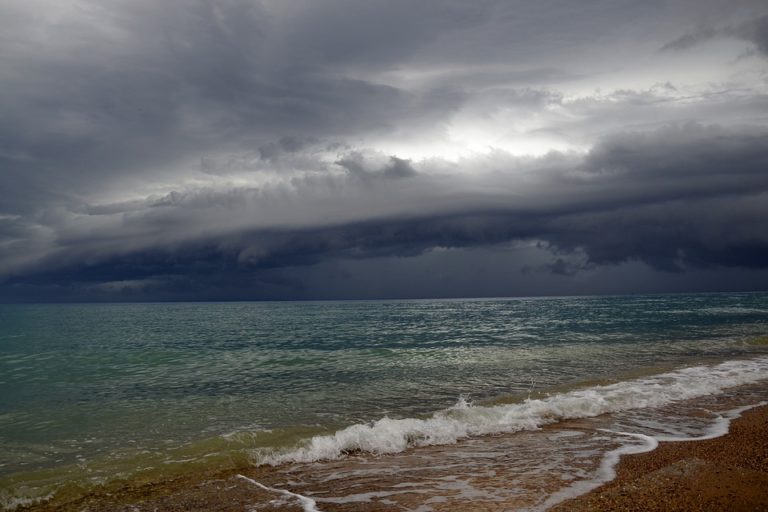 MALTEMPO, DOMANI ALLERTA ROSSA IN LIGURIA
