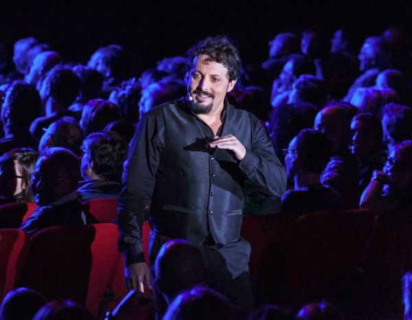 ENRICO BRIGNANO, NUOVE DATE PER IL ONE-MAN SHOW “UN’ORA SOLA VI VORREI”