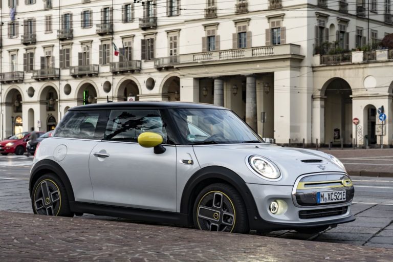 MINI COOPER PRENDE LA SCOSSA, ARRIVA LA SE