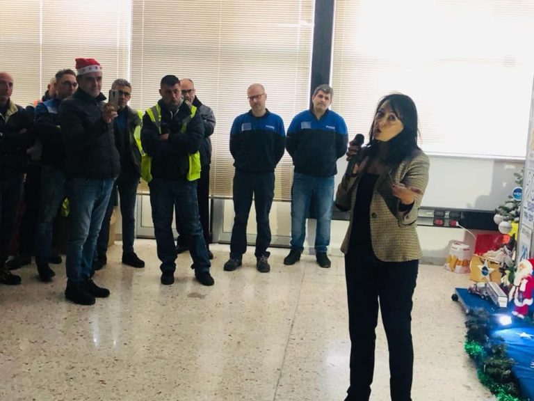 PALMERI A LAVORATORI WHIRPOOL CARINARO “TENIAMO DURO”