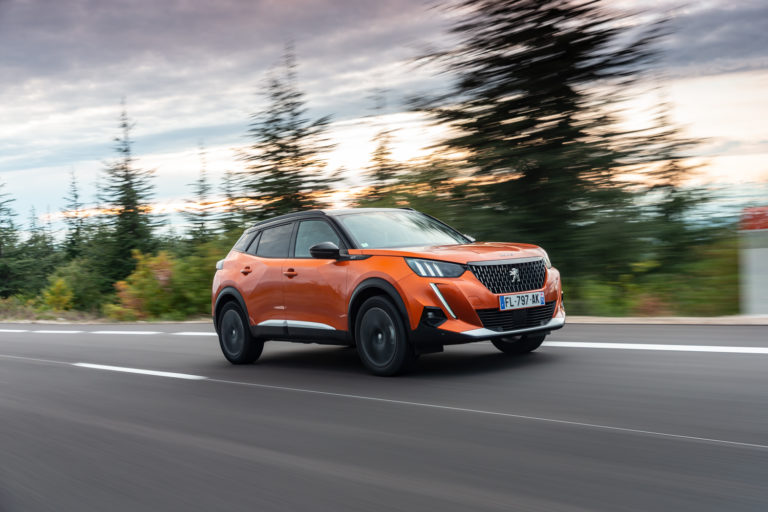 PEUGEOT 2008 PIÙ GRANDE, TECNOLOGICA E ELETTRICA