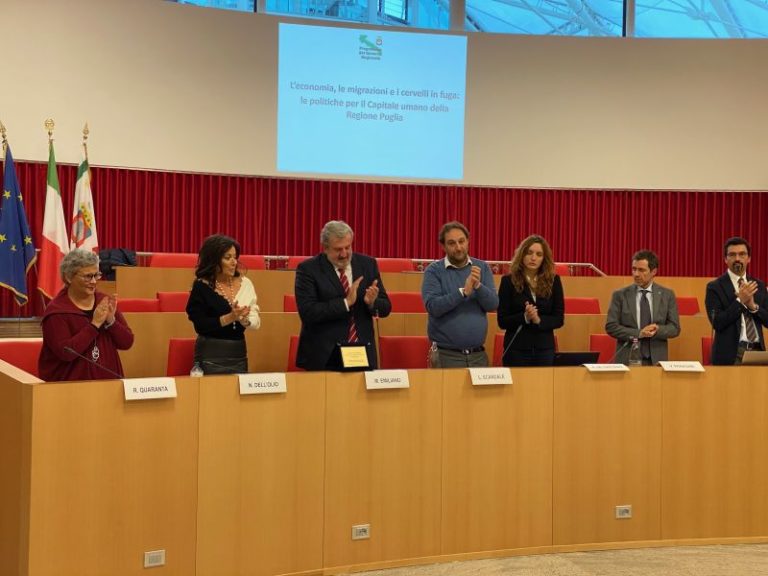 EMILIANO “DA PUGLIESI NEL MONDO UNA GRANDE MANO”