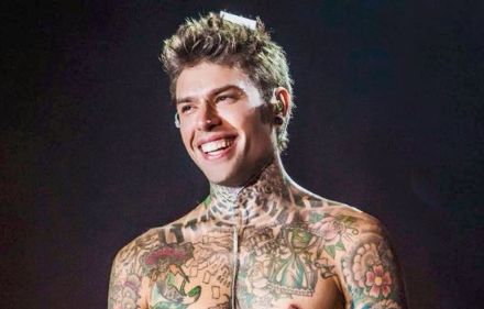 FEDEZ “RISCHIO SCLEROSI MULTIPLA? TRANQUILLI, STO BENE”