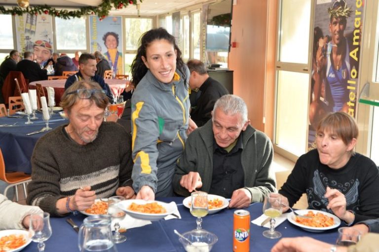 FAMIGLIE “SANTA MARTA” A PRANZO CON GLI ATLETI DELLE FIAMME GIALLE
